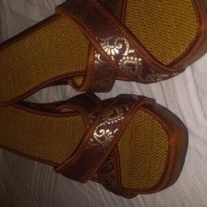 Hand carved, wooden, ladies pumps, slip resistant, brand new size 6  1/2